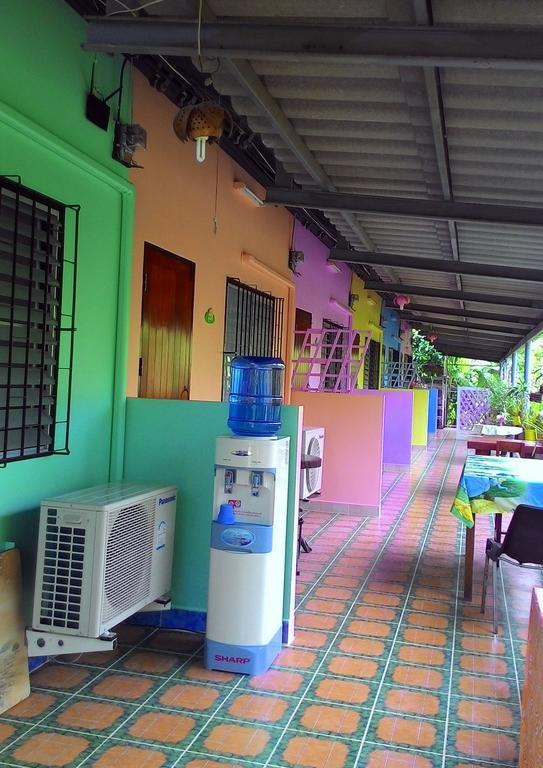 Hostel Baan Benjathip Amphawa Zimmer foto
