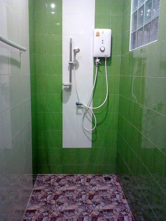 Hostel Baan Benjathip Amphawa Zimmer foto